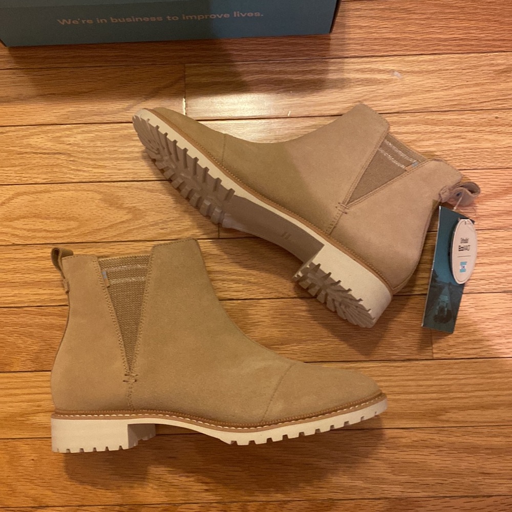 TOMS NWT❗️NIB❗️Cleo Water Resistant Chelsea Ankle Boots - Picture 3 of 9